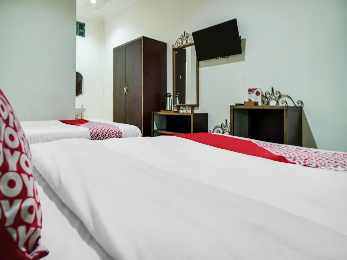 Capital O 540 Esther Hotel Balige Eksteriør billede