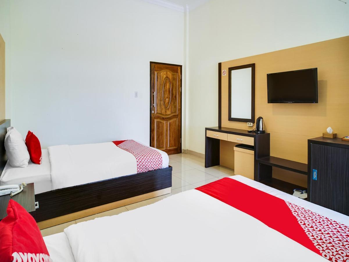 Capital O 540 Esther Hotel Balige Eksteriør billede